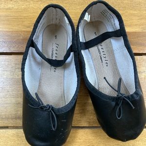 3/$20 Black ballet slippers